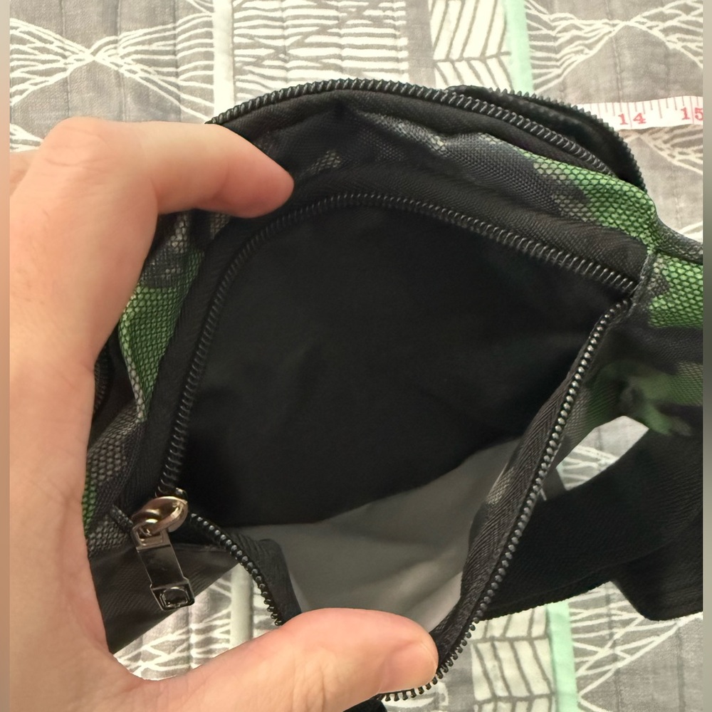 Generik Brand Apparel Camo Waist Bag with 4 Zippered Pockets - Picture 9 of 9